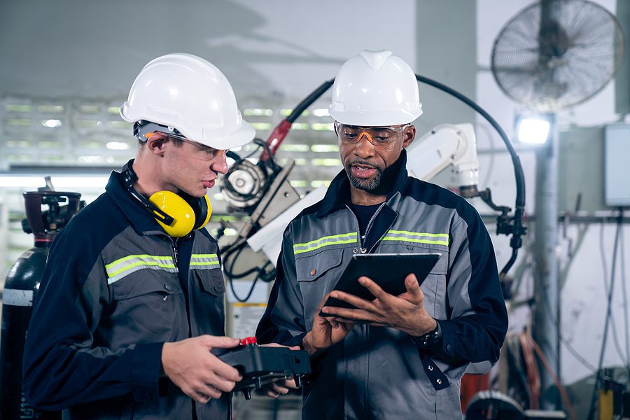 How HR Technology Helps Overcome Six Big HR Obstacles in Manufacturing